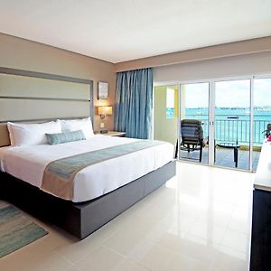Two-Bedroom Suite Sea View Fully Equipped Kitchen Oceanfront